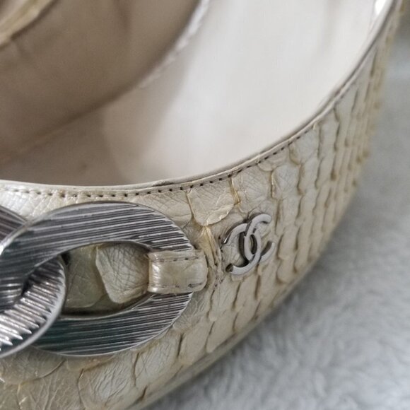 PRICE DROP-CHANEL Ivory Metalic Snake Skin heels - Picture 4 of 13